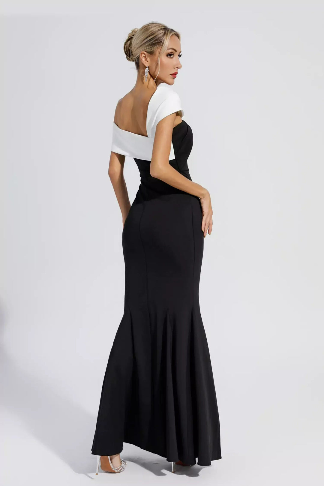 Black Off-Shoulder Mermaid Maxi Dress