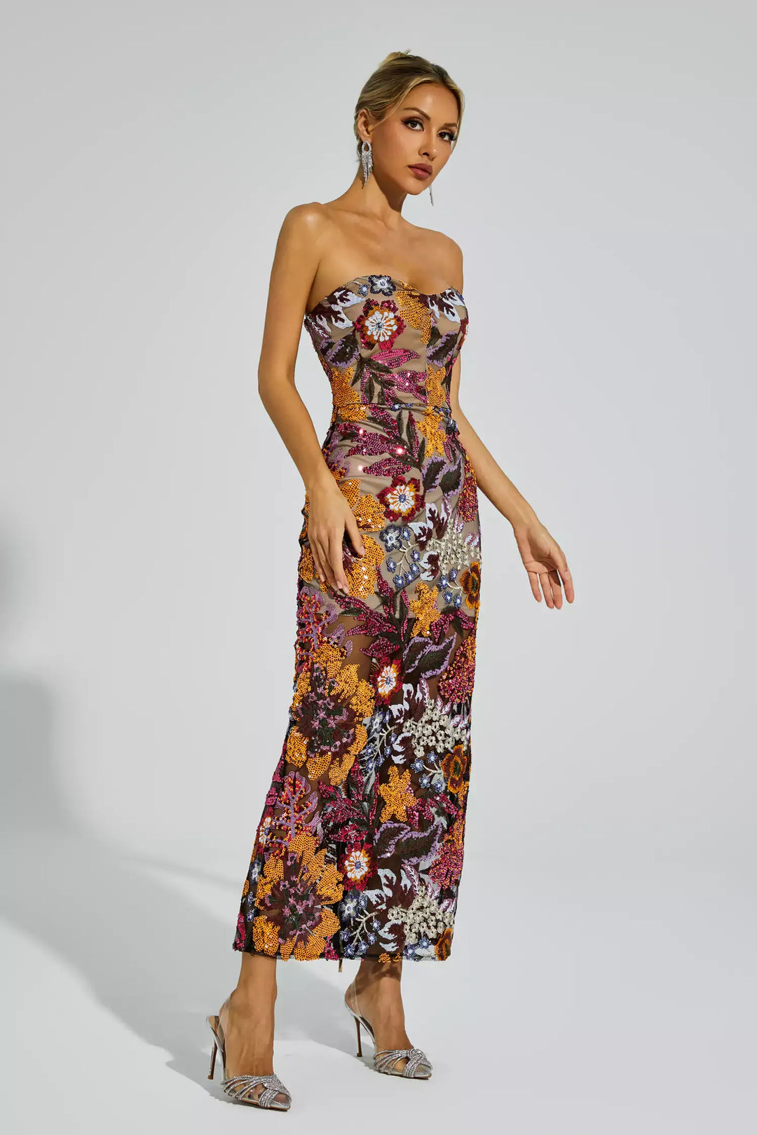 Leanna – Maxi Dress with Red Floral Embroidery