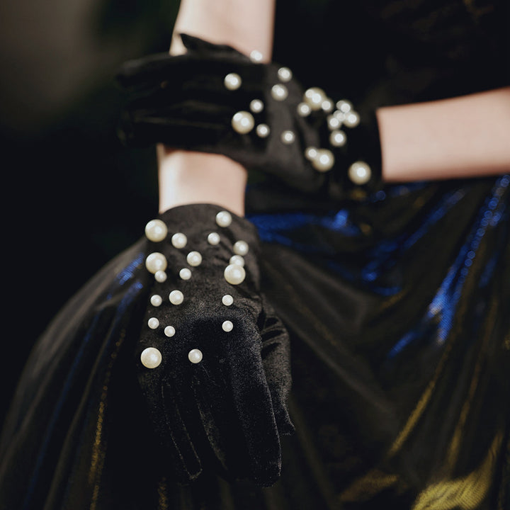 Black Pearl Velvet Gloves