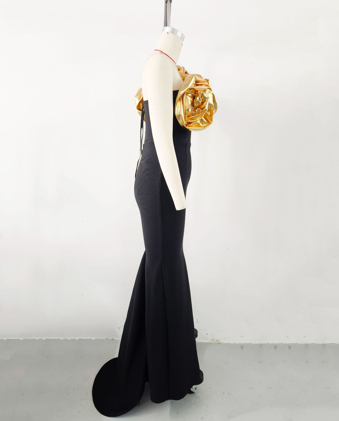 Elegant Gold Flower Slanted Shoulder Dress