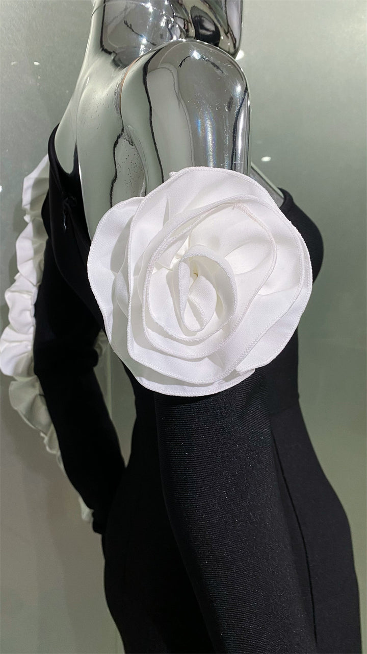 Stylish Three-dimensional White Flower Slanted Shoulder Dress